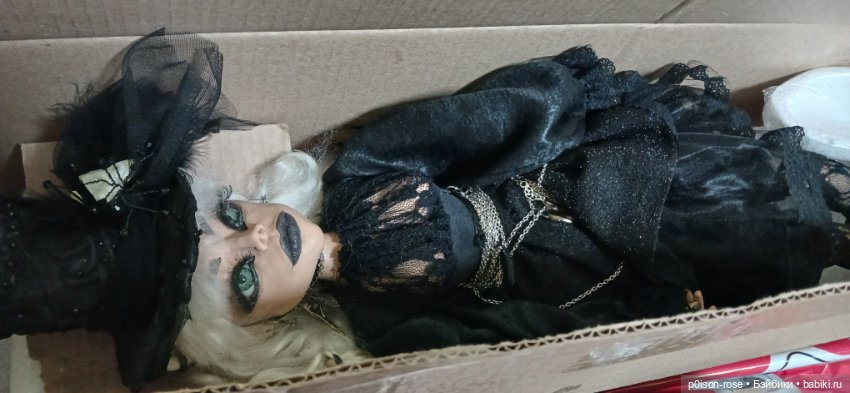 Авторская кукла готичная Алиса в тёмном зазеркалье (фото 6)
