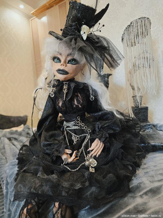 Авторская кукла готичная Алиса в тёмном зазеркалье (фото 7)