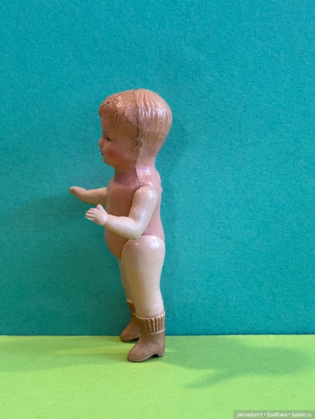 Очень редкая целлулоидная куколка Juno с рельефными волосами, высота 8,5 см (фото 6)