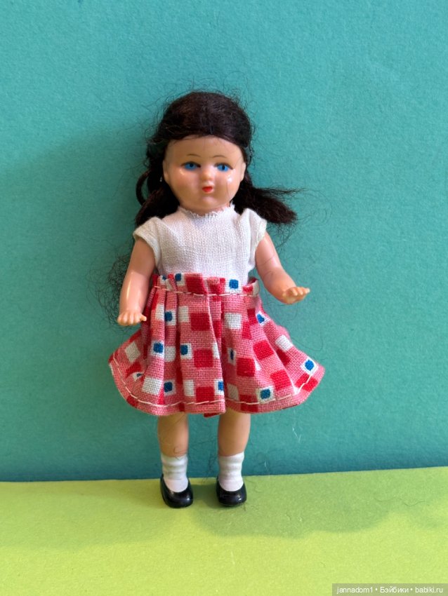 Куколка немецкая Plasticbaby с косичками, высота 9 см
