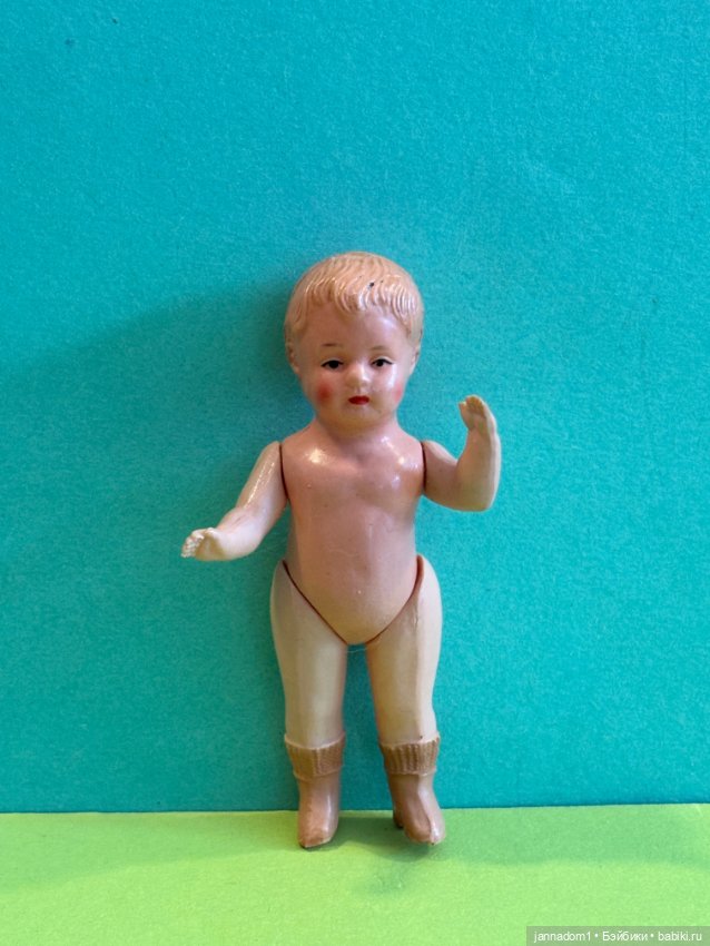 Очень редкая целлулоидная куколка Juno с рельефными волосами, высота 8,5 см (фото 3)