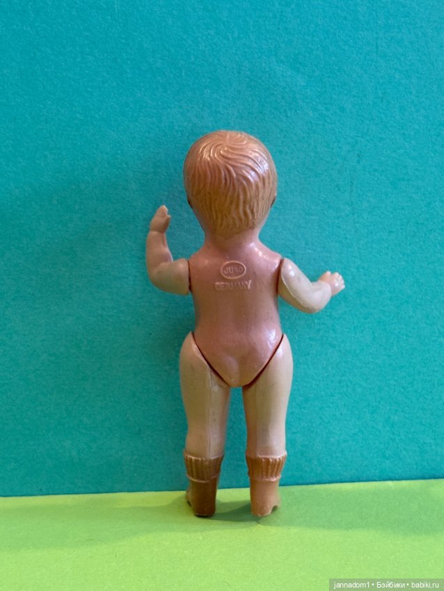 Очень редкая целлулоидная куколка Juno с рельефными волосами, высота 8,5 см (фото 4)