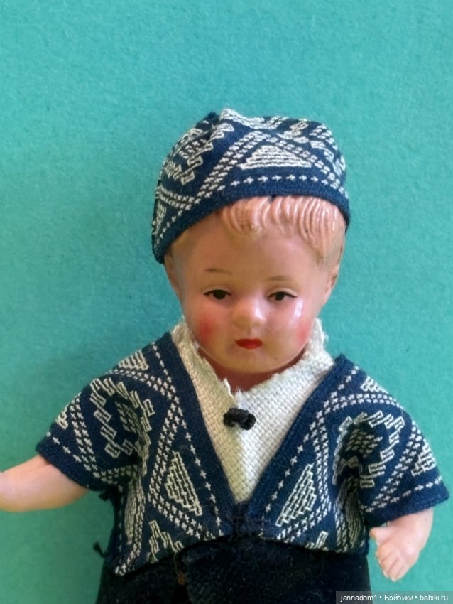 Очень редкая целлулоидная куколка Juno с рельефными волосами, высота 8,5 см (фото 2)