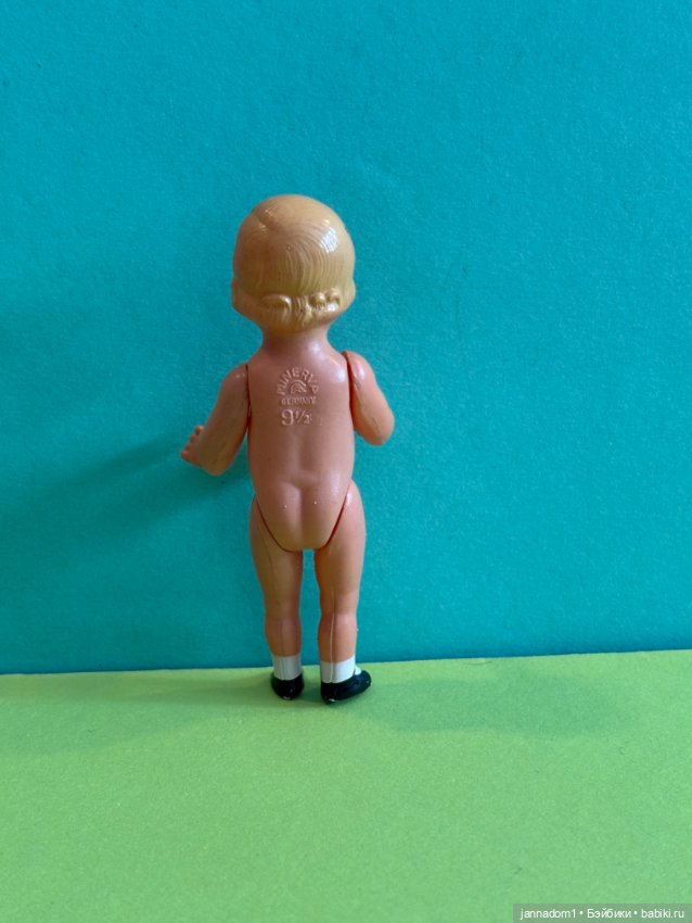 Целлулоидная куколка Minerva в желтой кофточке, высота 9 см (фото 2)