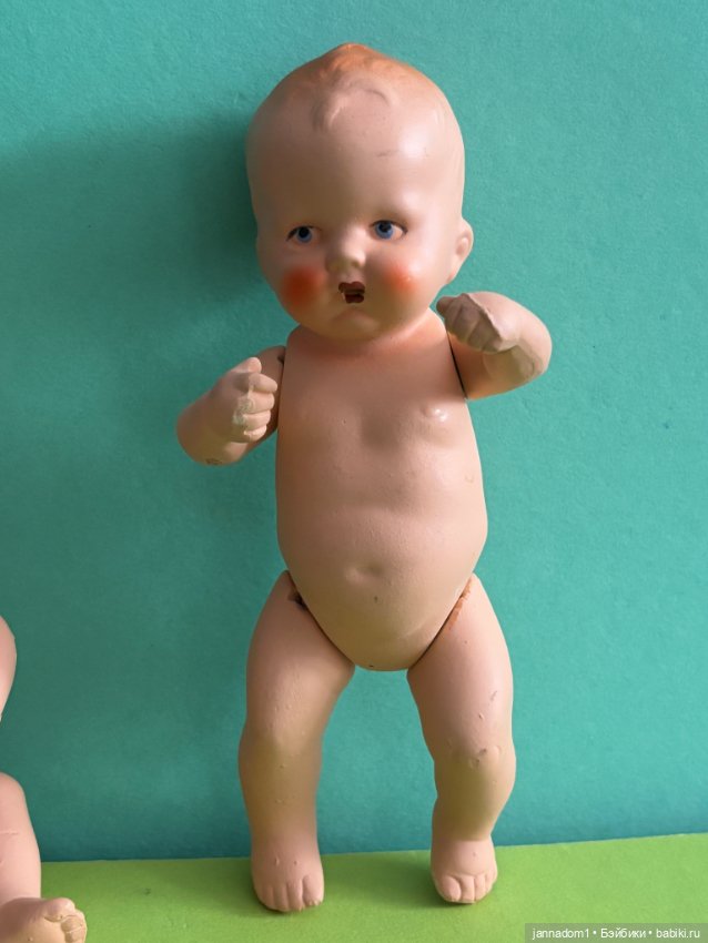 Керамические пупсики Hertwig с рельефными волосами, высота 15 см (фото 5)