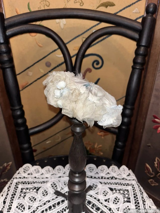 Воздушная шляпка из старинных материалов для антикварных кукол