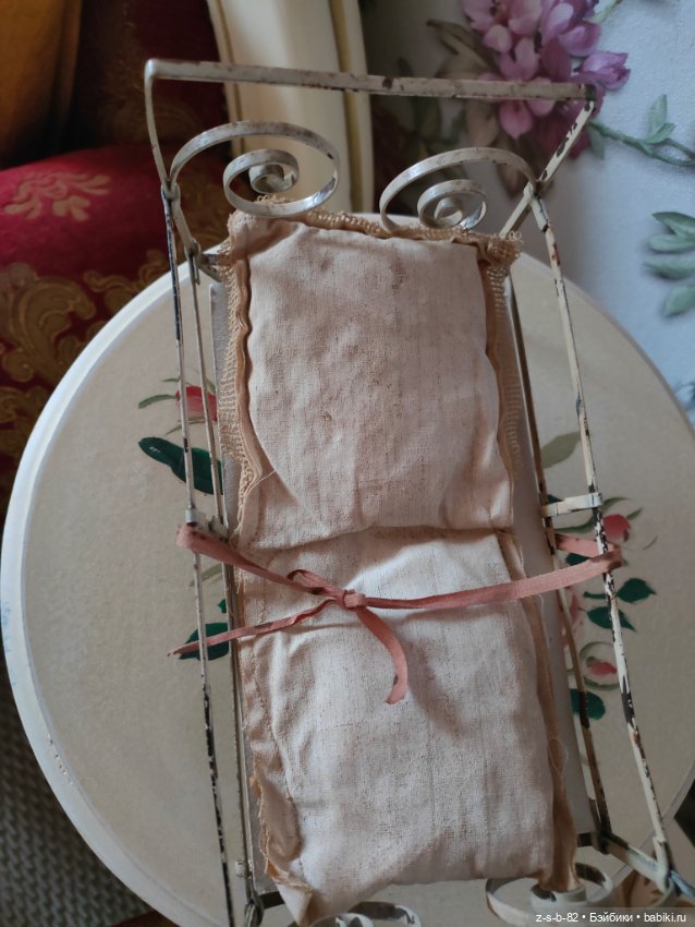 Кроватка антикварная — Антикварные игрушки (фото 4)