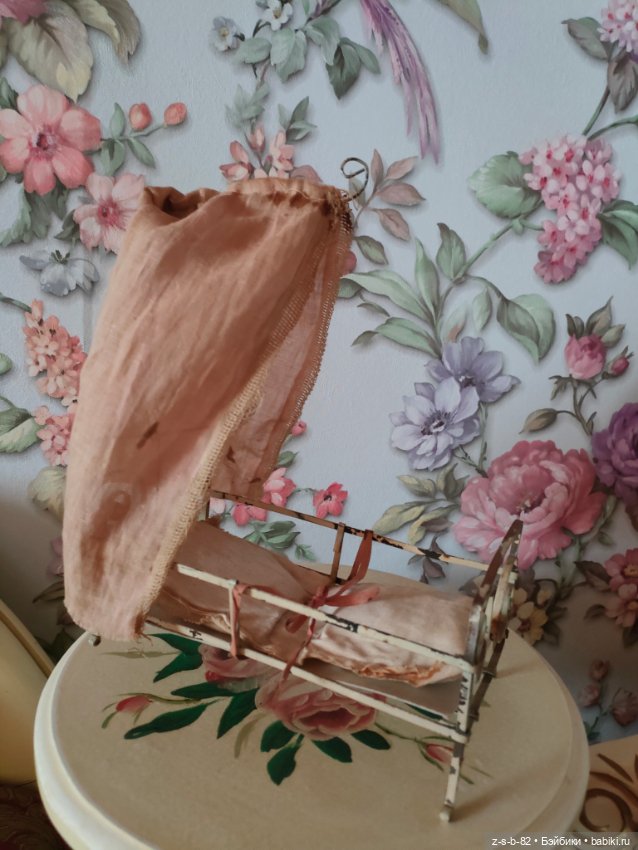 Кроватка антикварная — Антикварные игрушки (фото 2)