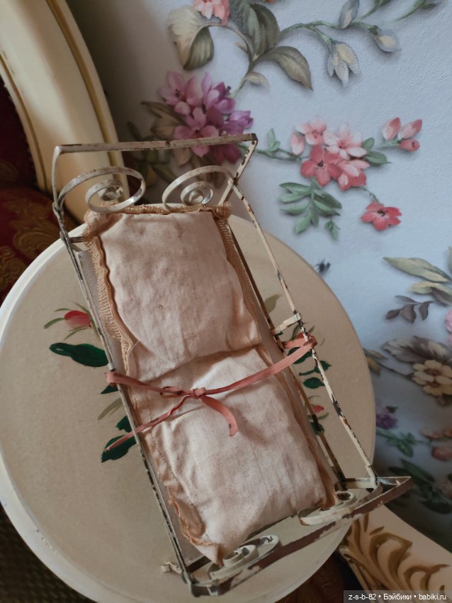 Кроватка антикварная — Антикварные игрушки (фото 3)