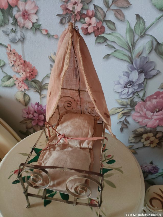 Кроватка антикварная — Антикварные игрушки (фото 5)