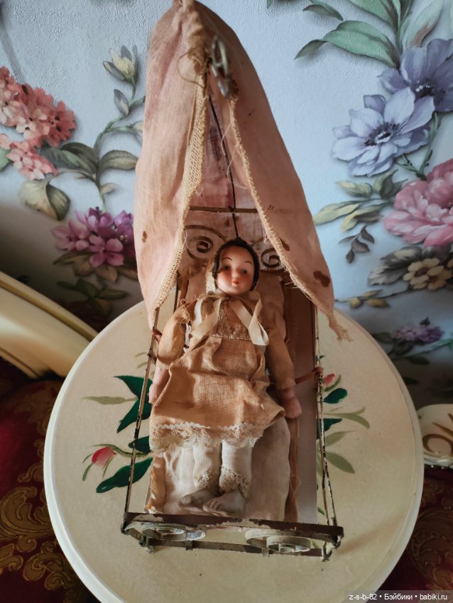 Кроватка антикварная — Антикварные игрушки (фото 6)