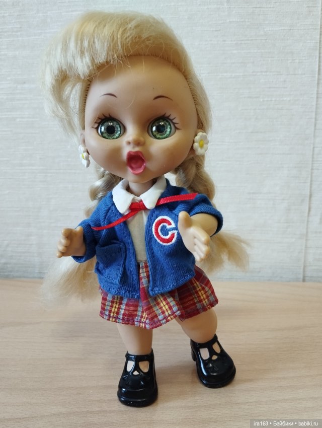 Маленькая кузина Школьница из коллекции Little Cousin 2002