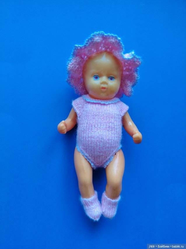 Пупс целлулоидный в шкатулке с одеждой (фото 3)