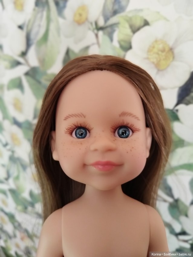 Клео Паола Рейна с длинными волосами