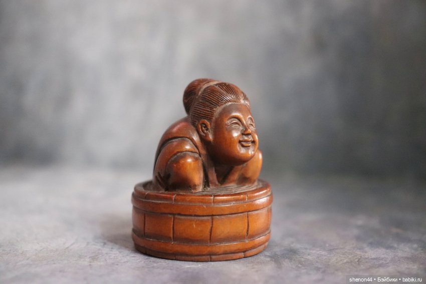 Нэцкэ "Женщина в ванне". Винтаж