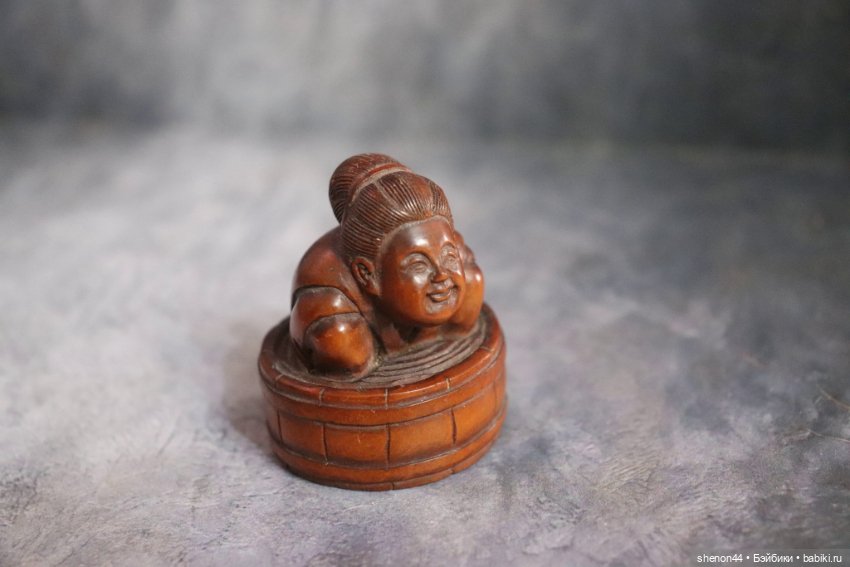 Нэцкэ "Женщина в ванне". Винтаж (фото 2)