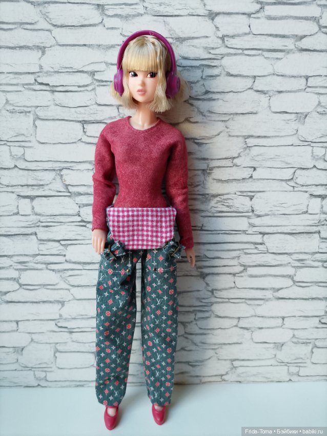 Одежда на Момоко поппи барби петит комбинезон Луи вюттон и лонгслив- боди (фото 3)