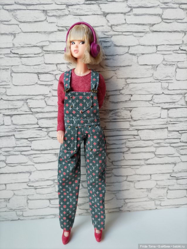 Одежда на Момоко поппи барби петит комбинезон Луи вюттон и лонгслив- боди (фото 7)