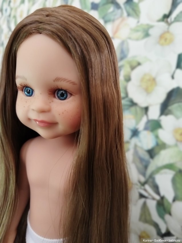 Клео Паола Рейна с длинными волосами