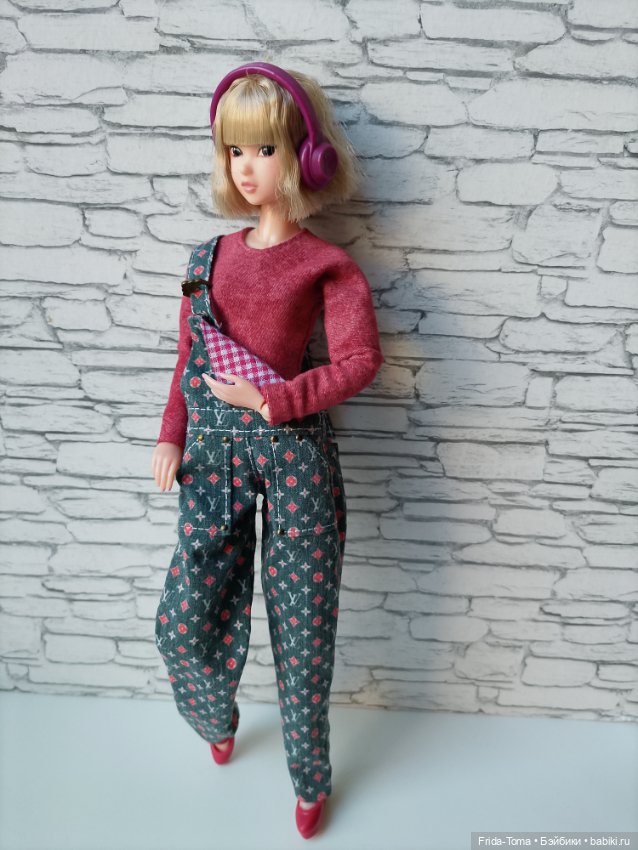 Одежда на Момоко поппи барби петит комбинезон Луи вюттон и лонгслив- боди (фото 4)