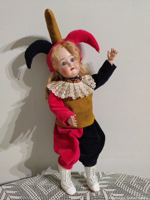 Костюм для антикварной куклы