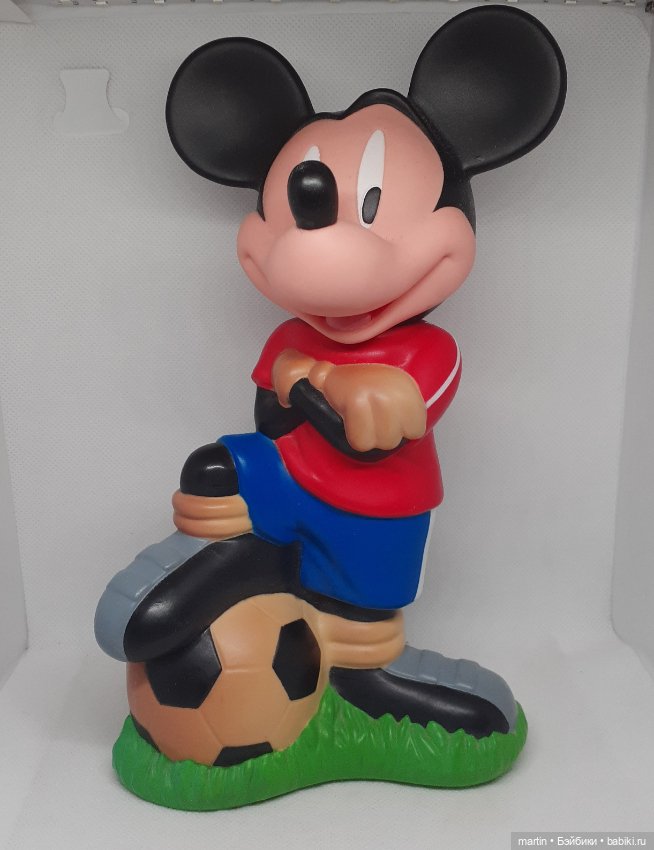Фигурка Микки Маус-футболист, 23 см