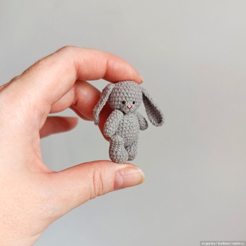 Зайка 4,5 см. Вязаная маленькая игрушка (фото 4)