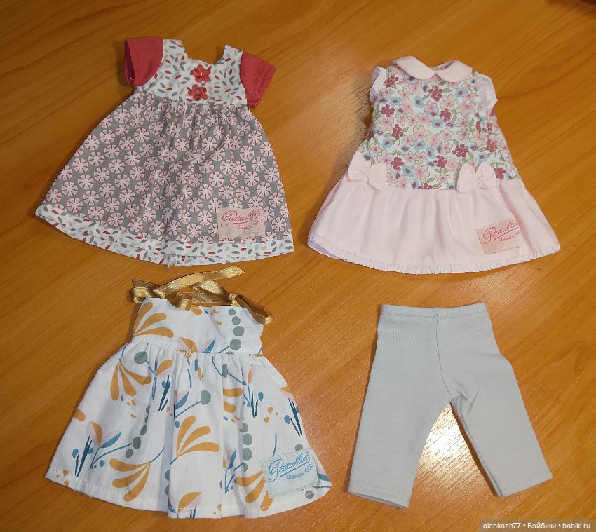 Лот одежды от аутфитов Petitcollin Минуш