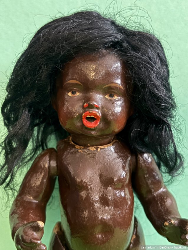 Композитная куколка негритчночка с зубками и паричком, высота 18 см (фото 2)