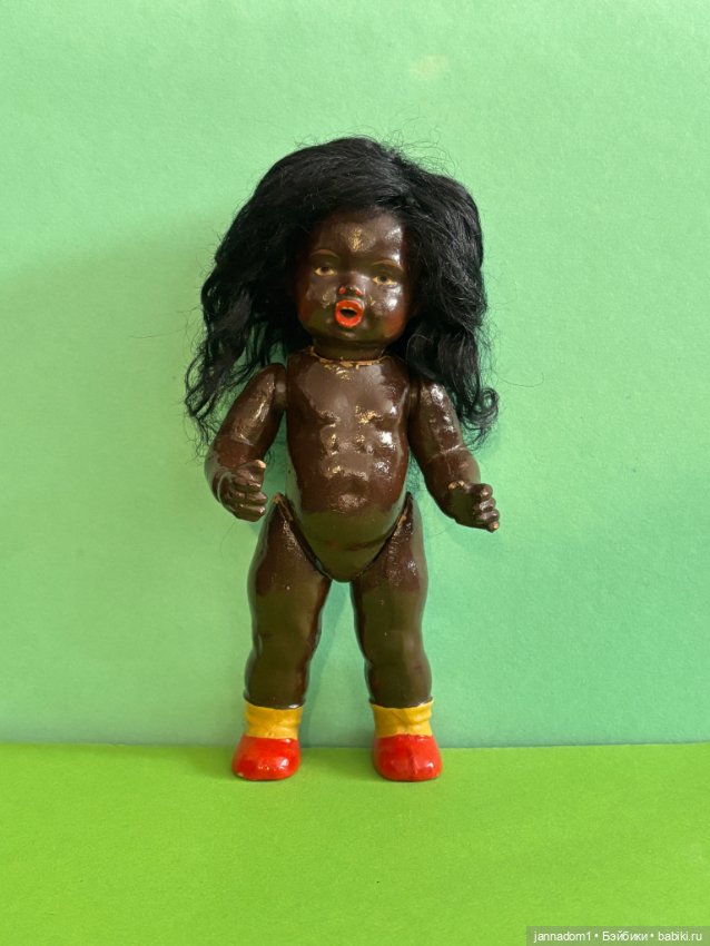 Композитная куколка негритчночка с зубками и паричком, высота 18 см