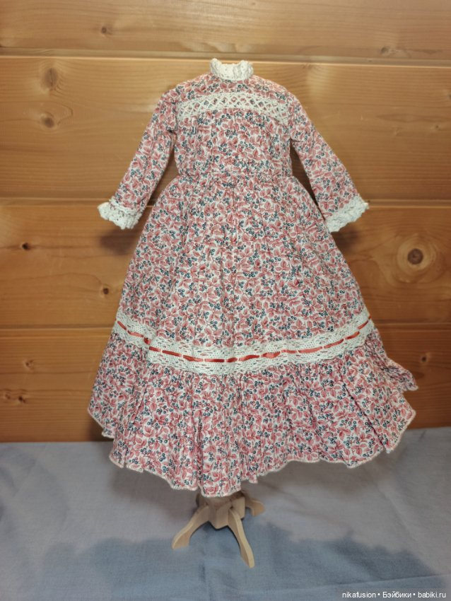 Платье для антикварной или винтажной куклы
