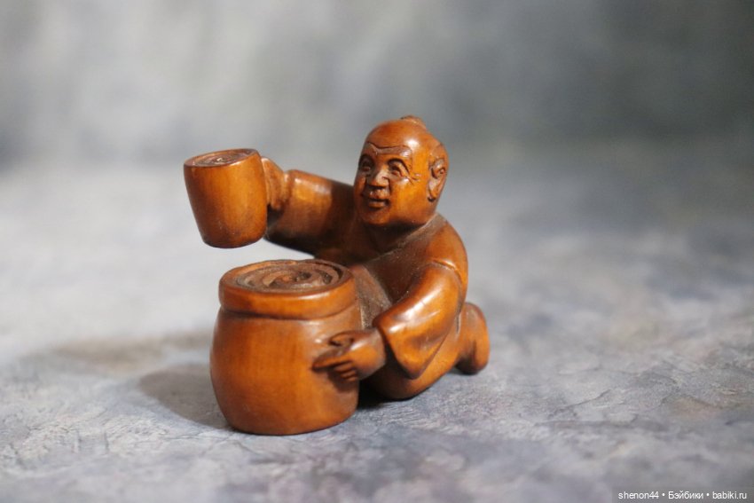 Нэцкэ "Торговец" — Статуэтки
