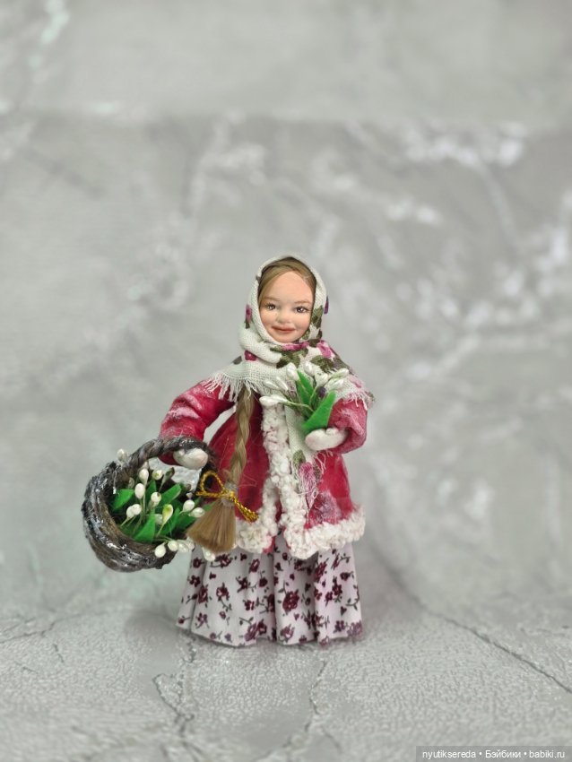 Татьяна из ваты с подснежниками