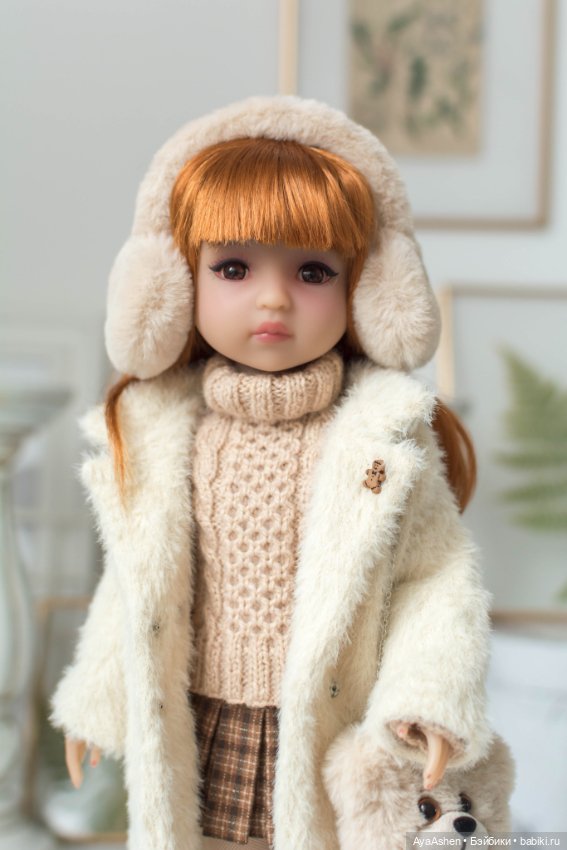 Одежда для Ruby Red Руби Ред: пальто, наушники, свитер, юбка, колготки, сумка (фото 2)