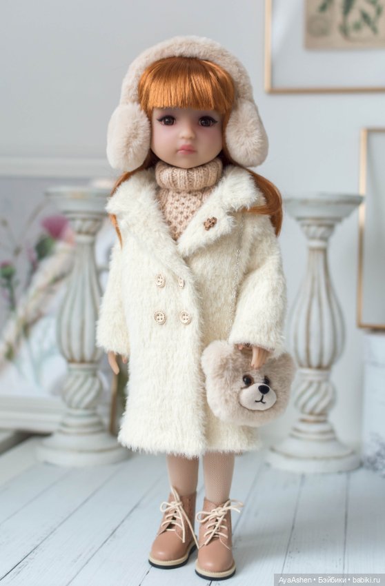 Одежда для Ruby Red Руби Ред: пальто, наушники, свитер, юбка, колготки, сумка (фото 3)