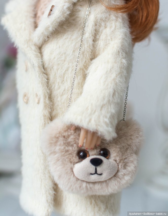 Одежда для Ruby Red Руби Ред: пальто, наушники, свитер, юбка, колготки, сумка (фото 4)