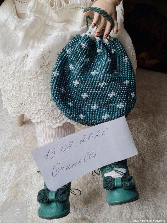 Сумочка из бисера и ботиночки для антикварной куклы (фото 2)