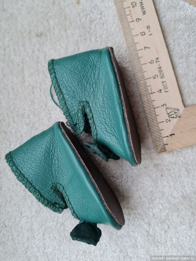 Сумочка из бисера и ботиночки для антикварной куклы (фото 5)