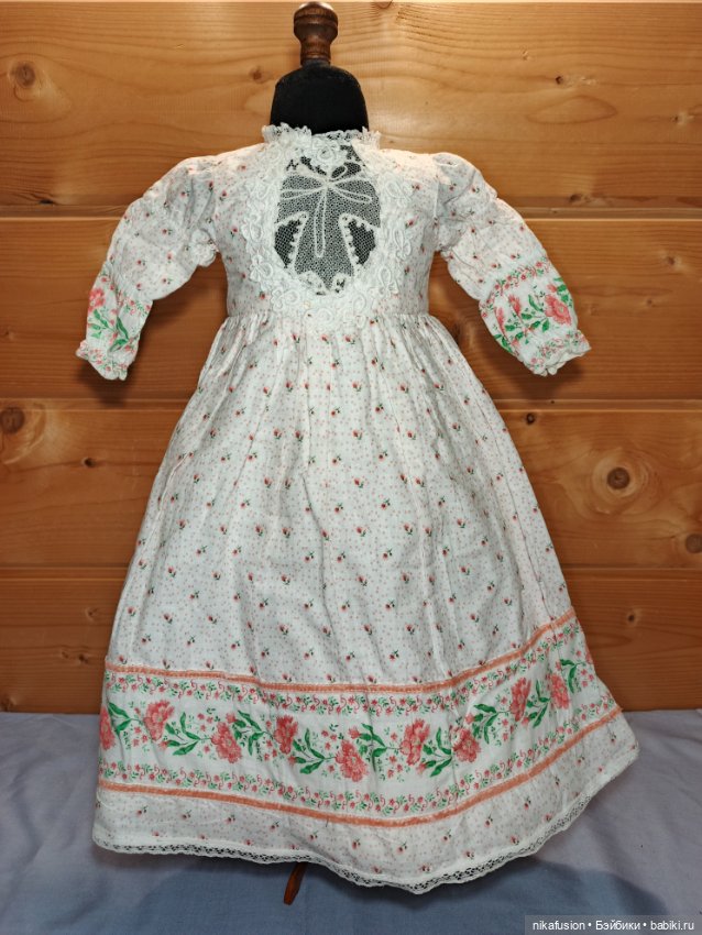 Большое платье для антикварной или винтажной куклы