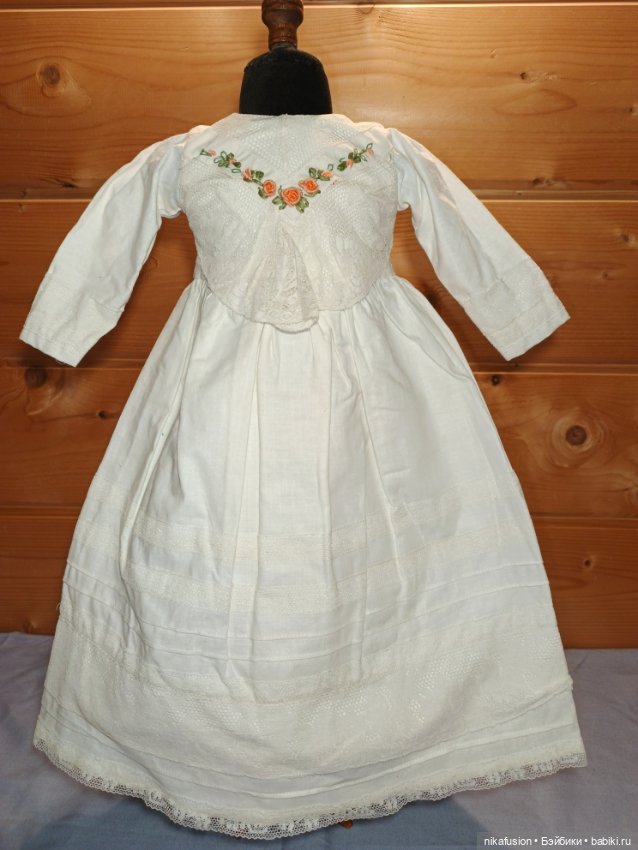 Платье на большую антикварную или винтажную куклу