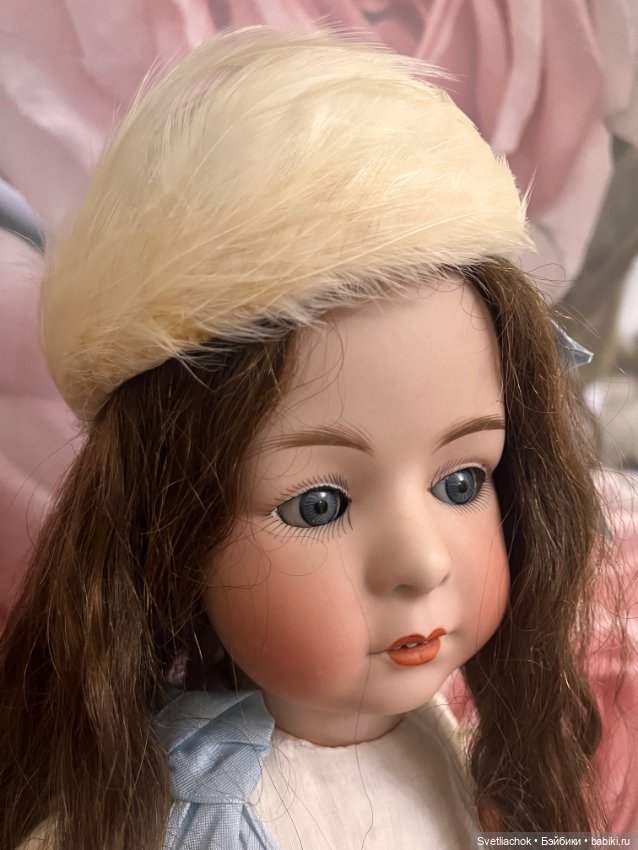 Шапочка-таблетка из перьев 50 годов (фото 2)