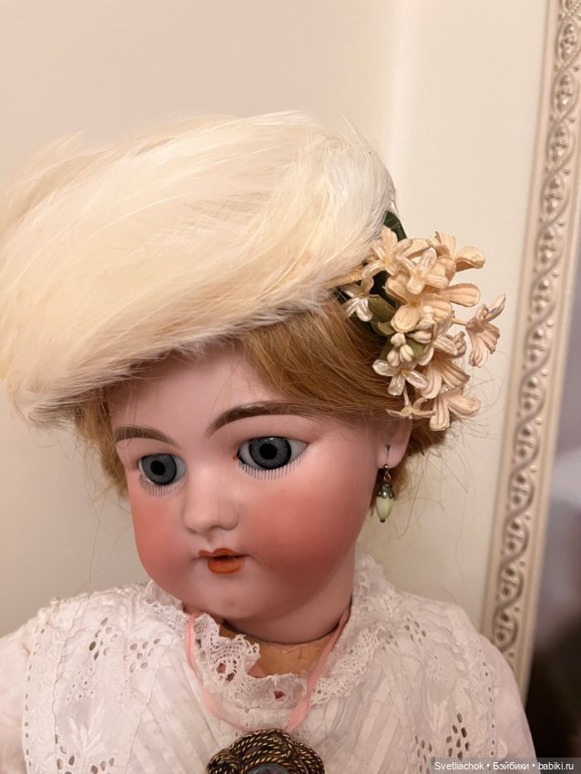 Шапочка-таблетка из перьев 50 годов (фото 3)