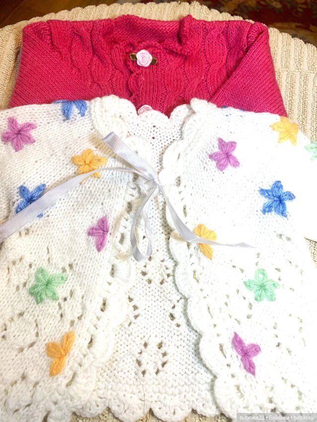 Две вязаные кофточки на кукол 55-65 см (фото 5)