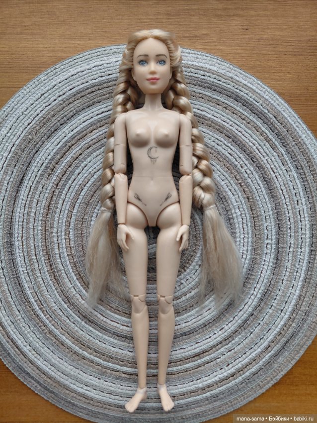 Кукла гибрид головы Маттел и тела Менгф