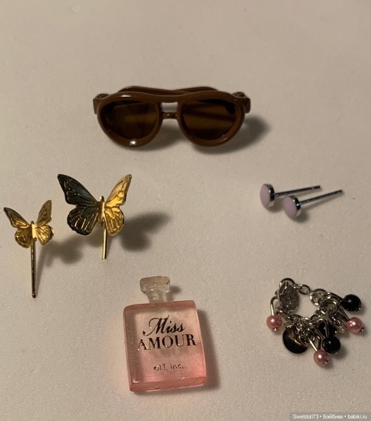 Лот фирменных украшений IT для кукол 1/6