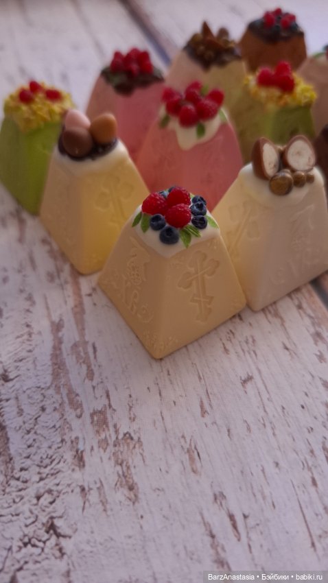 Творожные пасхи из полимерной глины (фото 4)