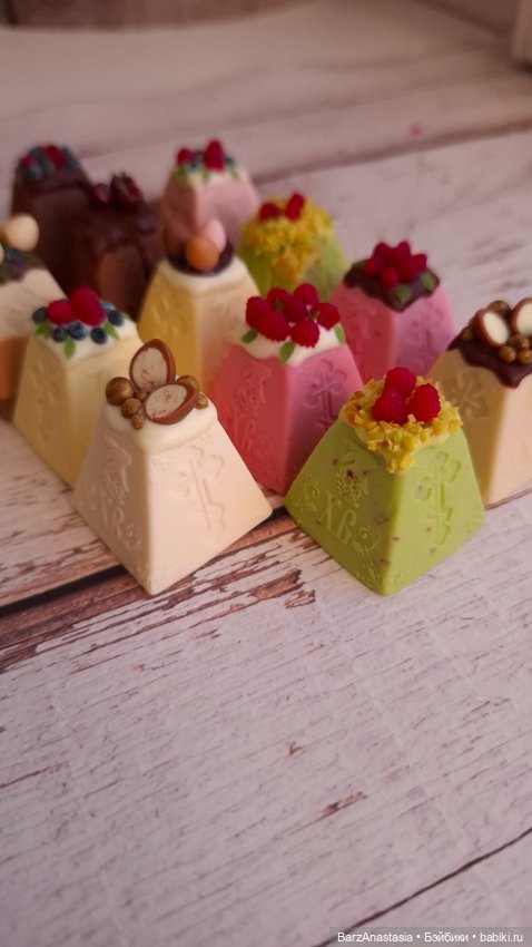 Творожные пасхи из полимерной глины (фото 8)