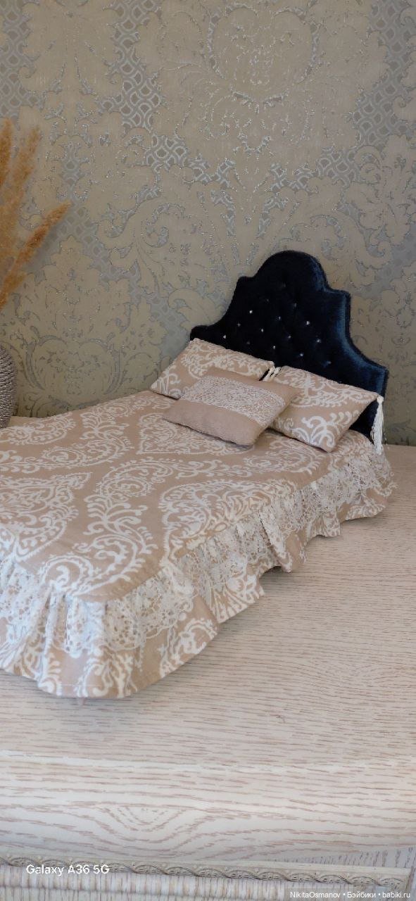 Мебель бархатная кровать со стразами и постельным бельем 1:6