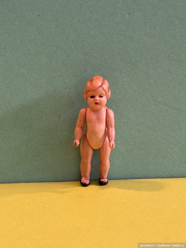 Редкая целлулоидная куколка Minerva 5 см, родной аутфит (фото 3)