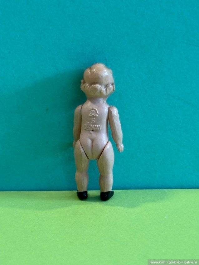 Редкая целлулоидная куколка Minerva 5 см, родной аутфит (фото 5)